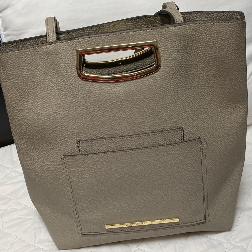 Steve Madden Women’s Gray Textured Leather-like Tote.